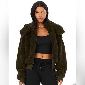 Alo Foxy Sherpa Hooded Jacket in Dark Olive Green. New with tags. Small.